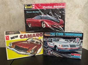 lot 69 image: Monogram Bob Gliddens Chief Pro Stock Thunderbird, AMT Camaro and Revell Pontiac Banshee Dream Machine Model Car Kits