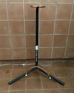 lot 71 image: Adjustable Guitar Stand by On Stage Stands