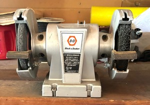 lot 126 image: Black & Decker 5 Bench Grinder Model 6135