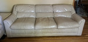 lot 15 image: Nice Neutral Leather Hide A Bed Sofa  Couch
