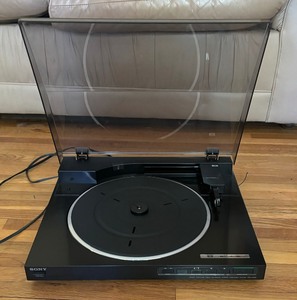 lot 133 image: Sony Turntable System Model PS-LX520
