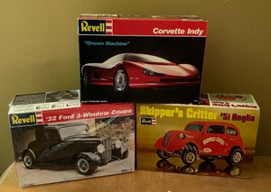 lot 147 image: Revell 1932 Ford Three Window Coupe, Skippers Critter 1951 Anglia and Corvette Indy Dream Machine Model Car Kits