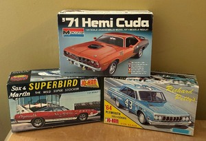 lot 161 image: Jo-Han 1964 Plymouth Belvedere, Monogram 1971 Hemi Cuda and Jo-Han Sox & Martin Superbird Model Car Kits
