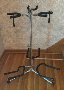lot 175 image: Adjustable Height Triple Guitar Stand