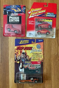 lot 277 image: New Johnny Lightning Willys Gassers, Promo Edition Little Red Wagon and Top Fuel Legends Cars