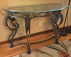 lot 11 image: Elegant and Stylish Console Table