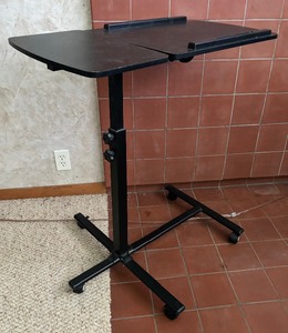 lot 299 image: Rolling Laptop Cart