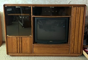 lot 49C image: Vintage Oak Entertainment Cabinet