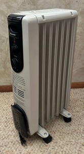 lot 347 image: Pelonis Radiator Heater