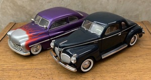 lot 350 image: Model Cars by Ertl and Road Signature