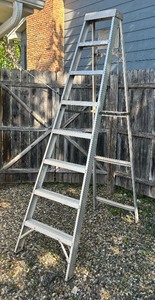 lot 380 image: Louisville Ladder