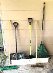 lot 383 image: Shovels, Rakes and Push Broom