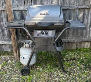 lot 388 image: Char-Broil Grill