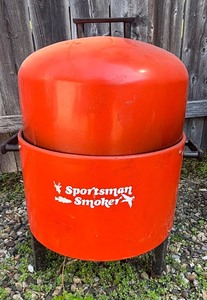 lot 390 image: Sportsman Smoker Grill
