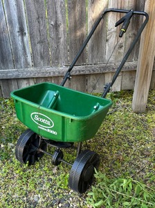 lot 396 image: Scotts Speedy Green 1000 Spreader