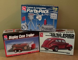 lot 394C image: Model Kits AMT Ertl Display Cast Trailer, 19391940 Ford Custom Tudor Sedan and Custom & Competition Parts Pack