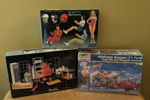 lot 103C image: Model Kits Fujimi Garage Tools, Fujimi Drivers Garage & Tools and Revell Monogram Highway Scenes 1937 Ford with Die-Cut Diorama Drive In