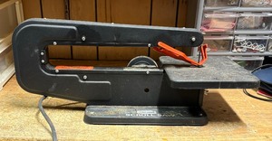 lot 429 image: Sears Craftsman Motorized Scroll Saw Model 572-247202