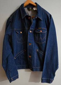 lot 370 image: Like New Wrangler Denim Jacket