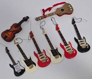 lot 415 image: Guitar & Musical Instrument Ornament Selection