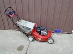 lot 101 image: Toro GTS self propelled mower with bag. Used condition. Tested & works. As shown.