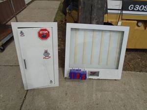 lot 105 image: Qty of 2 metal cabinets. As shown.