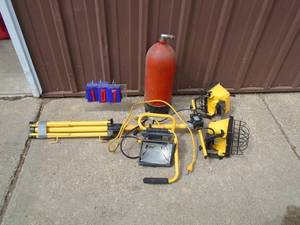 lot 107 image: Misc work lights & Air tank. As shown.