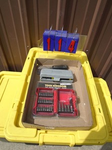lot 114 image: Flat of tools. As shown.
