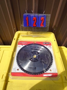 New 12 60t carbide saw blade. 1 arbor. As shown.
