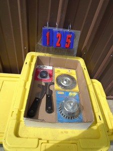 lot 125 image: Flat of wire cups & scrappers. As shown.