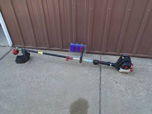 lot 136 image: Craftsman 4 cycle straight shaft weed trimmer. Fires on ether. As shown.
