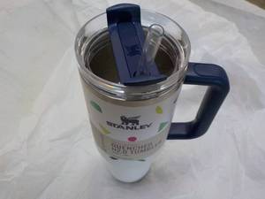 lot 1 image: Stanley 40 oz Stainless Steel Geo S...