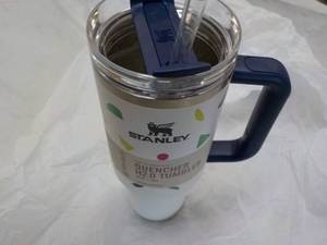 lot 4 image: Stanley 40 oz Stainless Steel Geo S...