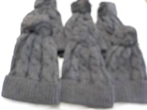 lot 35 image: 6 ct Cable Knit Winter Hats - Charc...