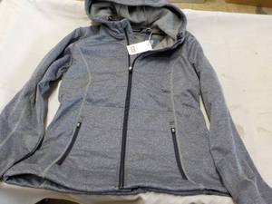 lot 38 image: Cutter and Buck Size M Jacket...