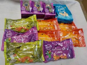 lot 92 image: Candy and More in date...