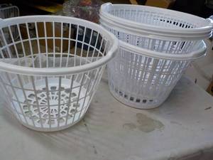 lot 129 image: Clothes Plastic Baskets 6 ct...
