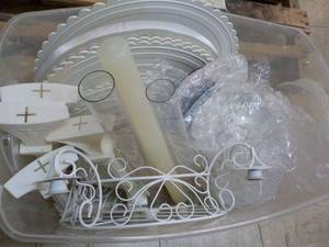 lot 138 image: Cake Decorating Stands in a tote...