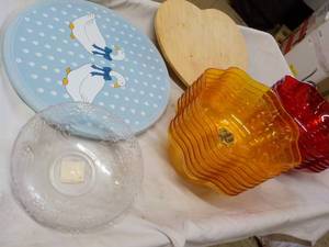 lot 139 image: Lazy Susan and Plastic Baskets...