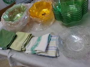 lot 140 image: Plastic Baskets and Towels...
