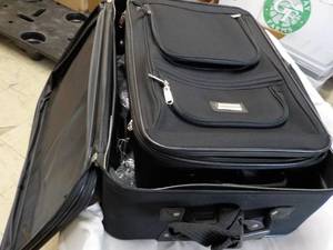 lot 147 image: 2 pc Luggage Set...