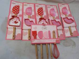 lot 151 image: CWC Baking Sets...