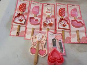 lot 153 image: CWC Baking Sets...