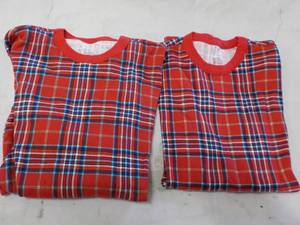 lot 168 image: 2 ct size M Long Sleeve Tops...