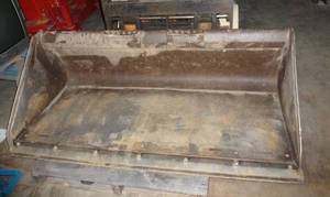 lot 2 image: Bobcat bucket 68 inches wide