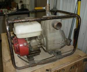 lot 3 image: Honda pump