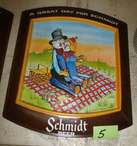 lot 5 image: 1977 Schmidt Beer plastic sign in perfect condition