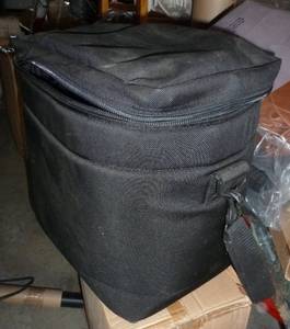 lot 39 image: insulated catering bag