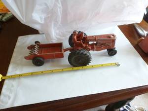 lot 40 image: 1950s Minneapolis Moline tractor and manure spreader