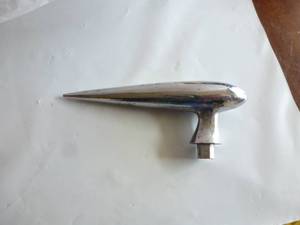 lot 41 image: vintage car hood ornament